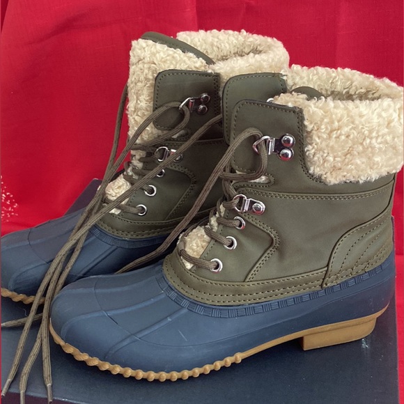 Tommy Hilfiger Boot - Picture 2 of 4